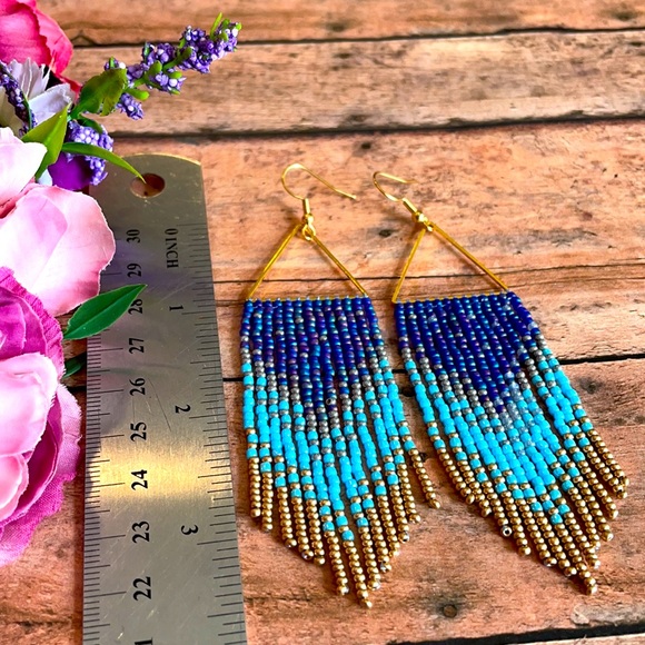 Triangle long beaded earring - Picture 5 of 5